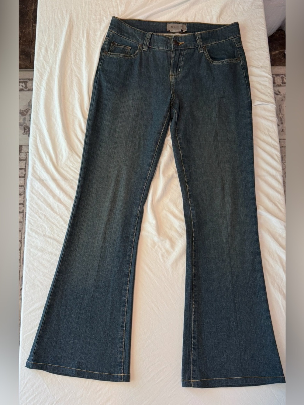 Tex by Max Azria Flare Jeans Women’s Size 27 Medium Wash Stretch Denim